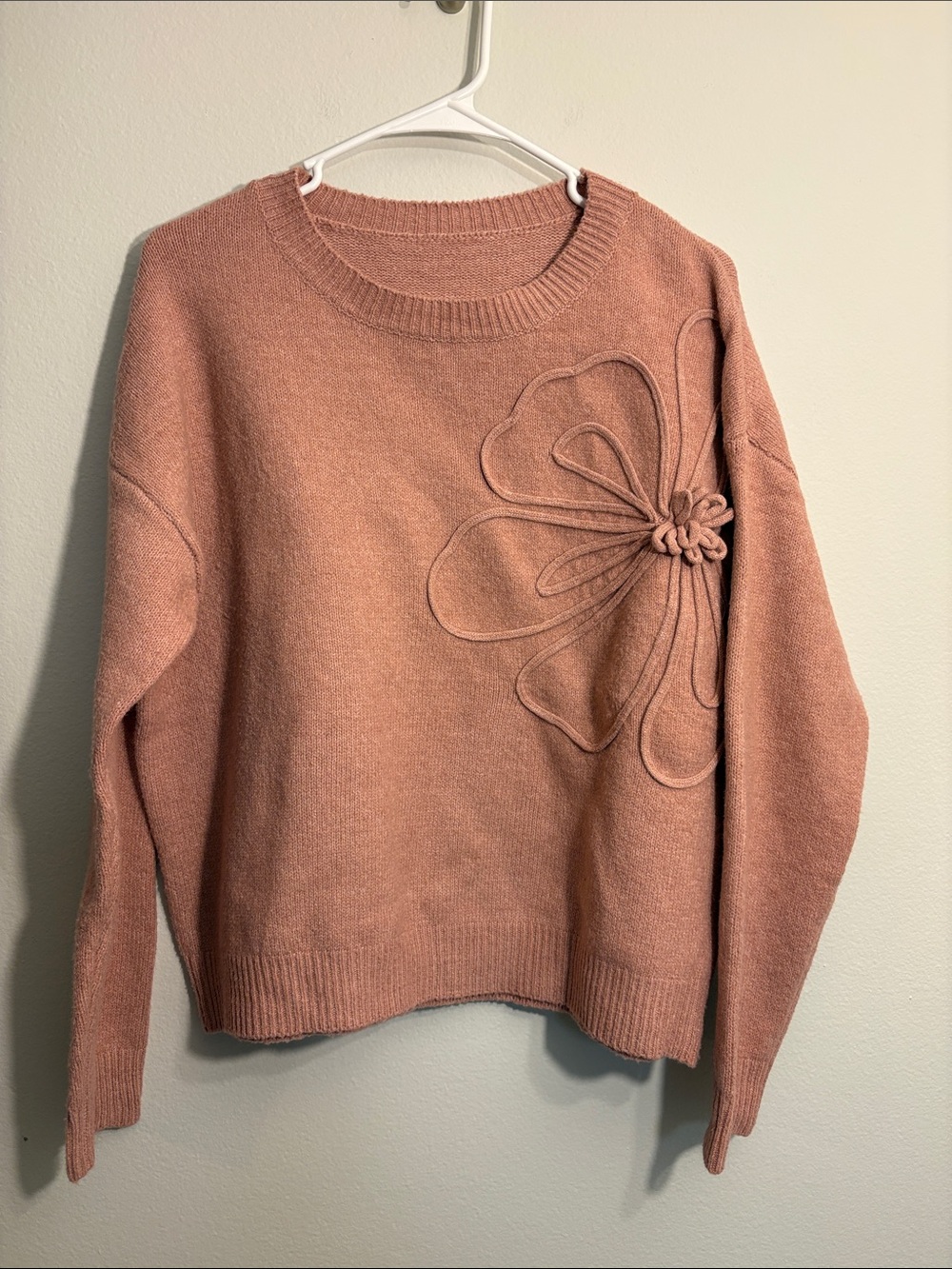 Flower embroidered Womens Crewneck Flower Appliqué Sweater light pink